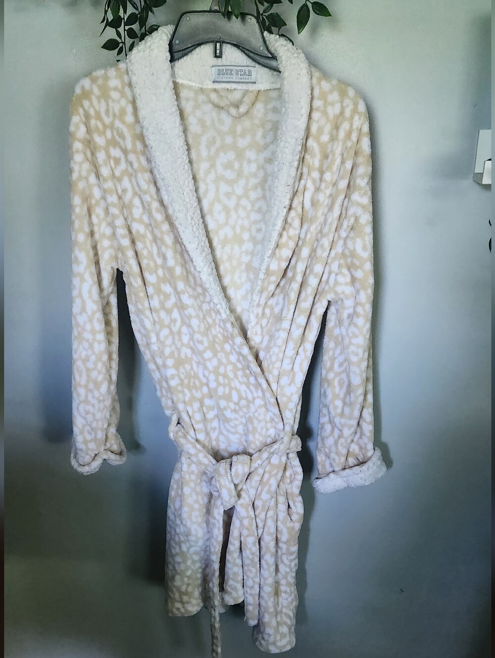 Fuzzy Deer Print Robe in Cream & White